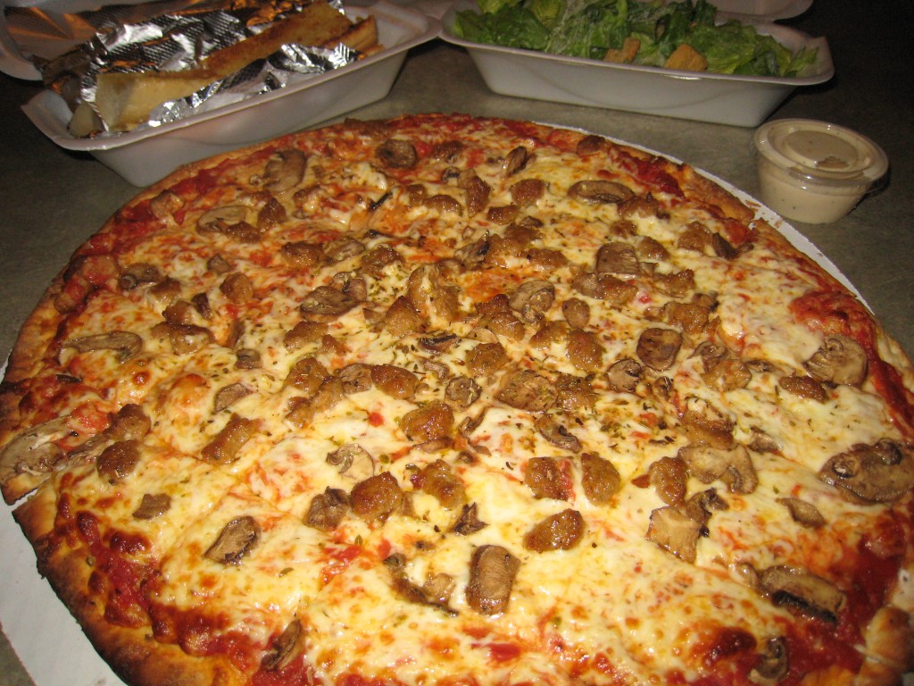 University City, MO Tradition ~ Frank & Helen's Pizzeria - Arch City Homes #stlouis